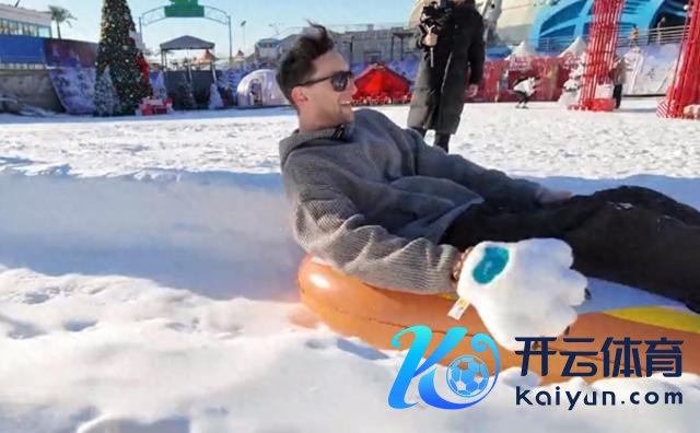 好意思国小伙埃文凯尔抵达哈尔滨 开启东北冰雪新旅程